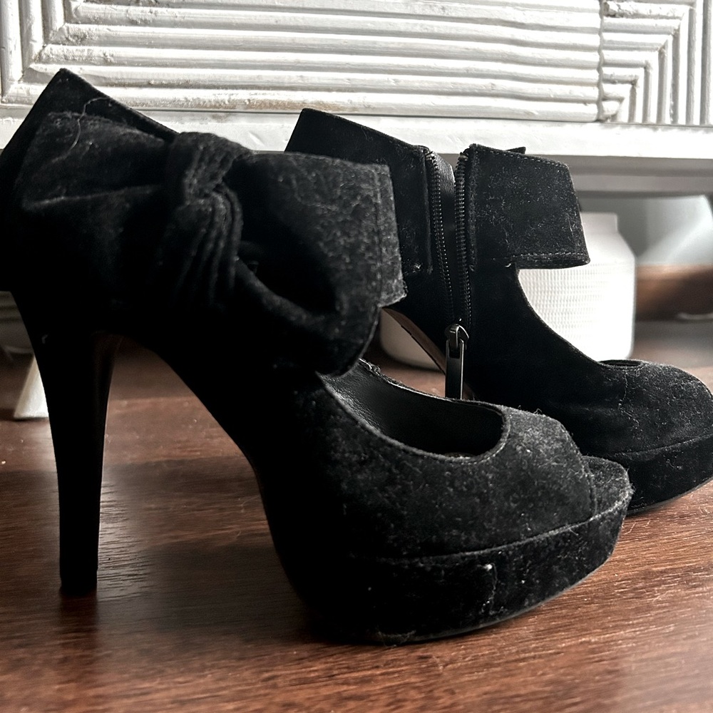 Black high heel shoe